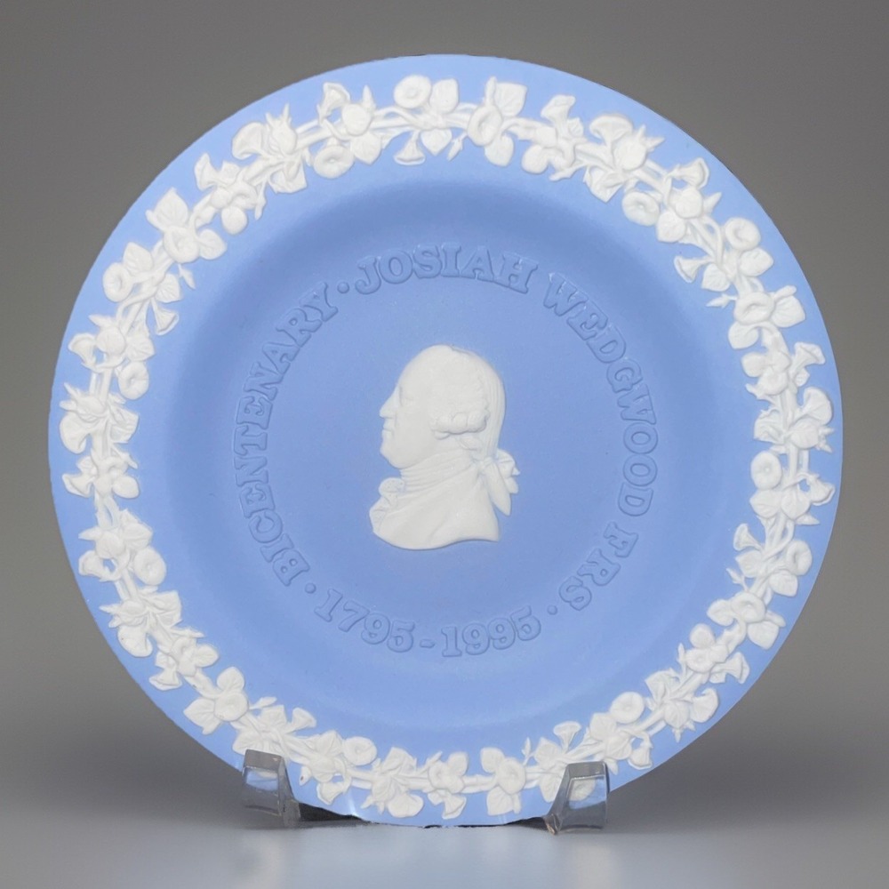 Vintage Wedgwood Blue Jasperware Josiah Wedgwood 4 1/2 inch Plate w‎ clear stand
